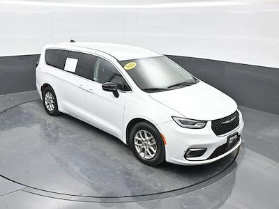 Used 2024 Chrysler Pacifica - photo 1