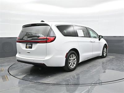 Used 2024 Chrysler Pacifica - photo 1