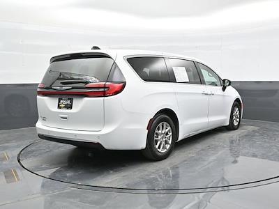 Used 2024 Chrysler Pacifica - photo 1