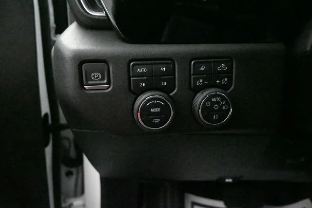 Used 2023 Chevrolet Silverado 1500 - photo 12