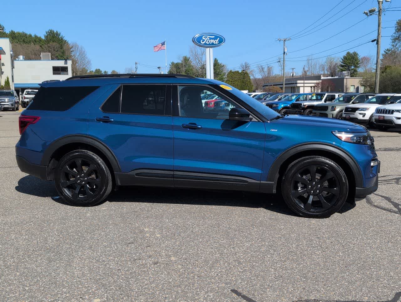 Used 2022 Ford Explorer - photo 2