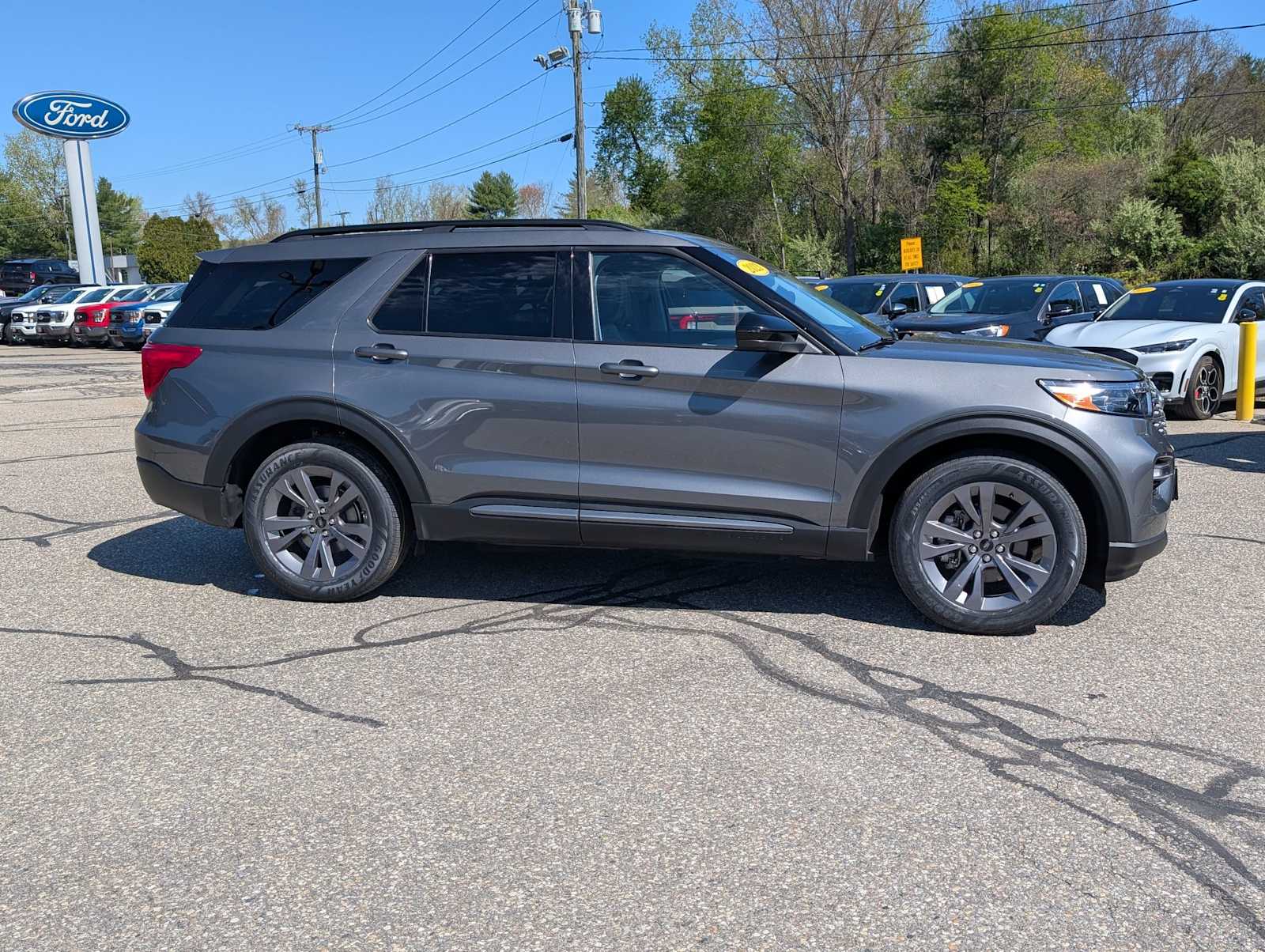 Used 2023 Ford Explorer - photo 2