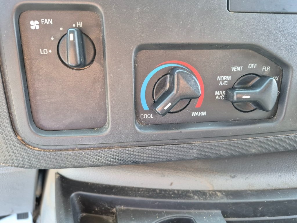 Used 2014 Ford E-350 - photo 23