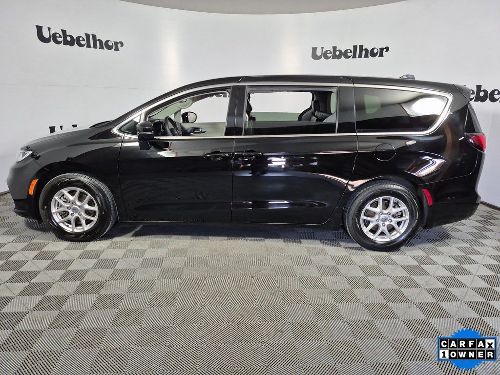 Used 2024 Chrysler Pacifica - photo 7
