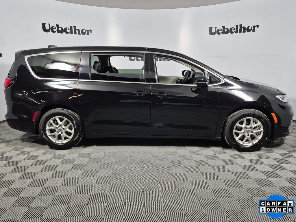 Used 2024 Chrysler Pacifica - photo 10