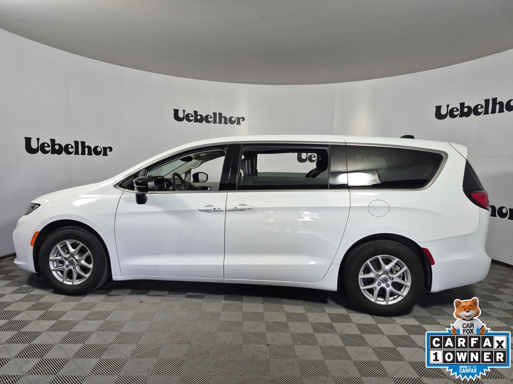 Used 2024 Chrysler Pacifica - photo 6