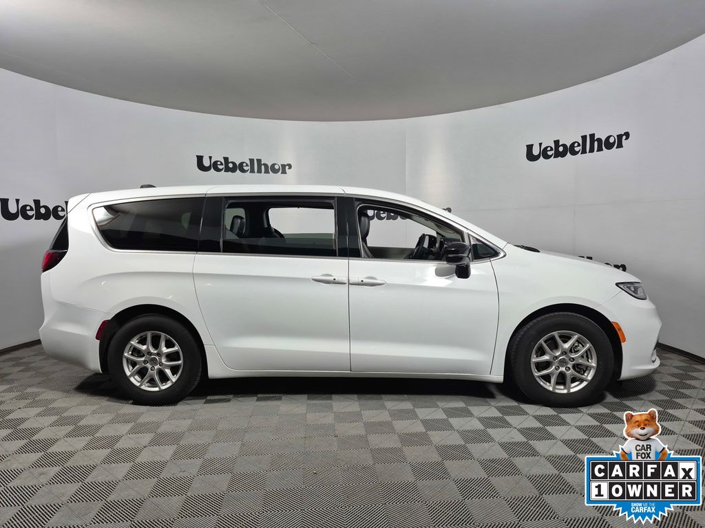 Used 2024 Chrysler Pacifica - photo 10