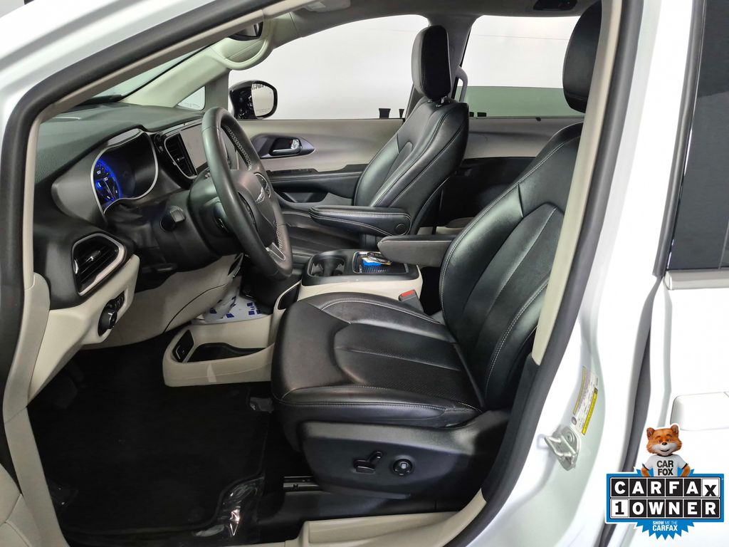Used 2024 Chrysler Pacifica - photo 11