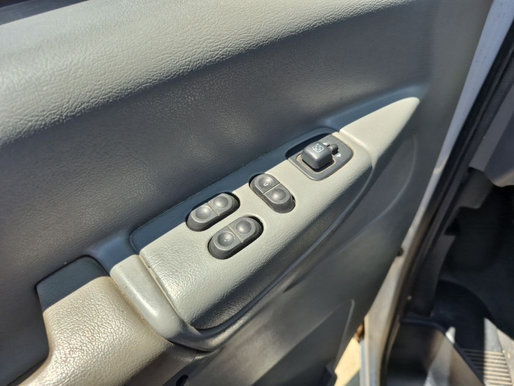 Used 2006 Ford E-150 - photo 8