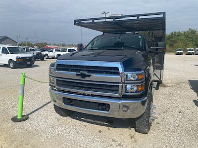 2019 Chevrolet Silverado 6500 Crew Cab DRW 4WD Flatbed Truck for sale #ZT22337A - photo 1