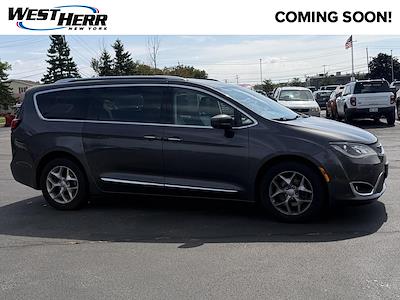 2017 Chrysler Pacifica FWD Minivan for sale #FHE261395A - photo 1