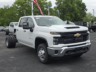 2025 Chevrolet Silverado 3500 Crew Cab DRW 4WD Cab Chassis for sale #104414 - photo 1