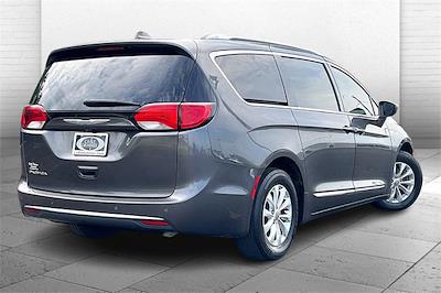 2018 Chrysler Pacifica FWD Minivan for sale #P17075 - photo 2