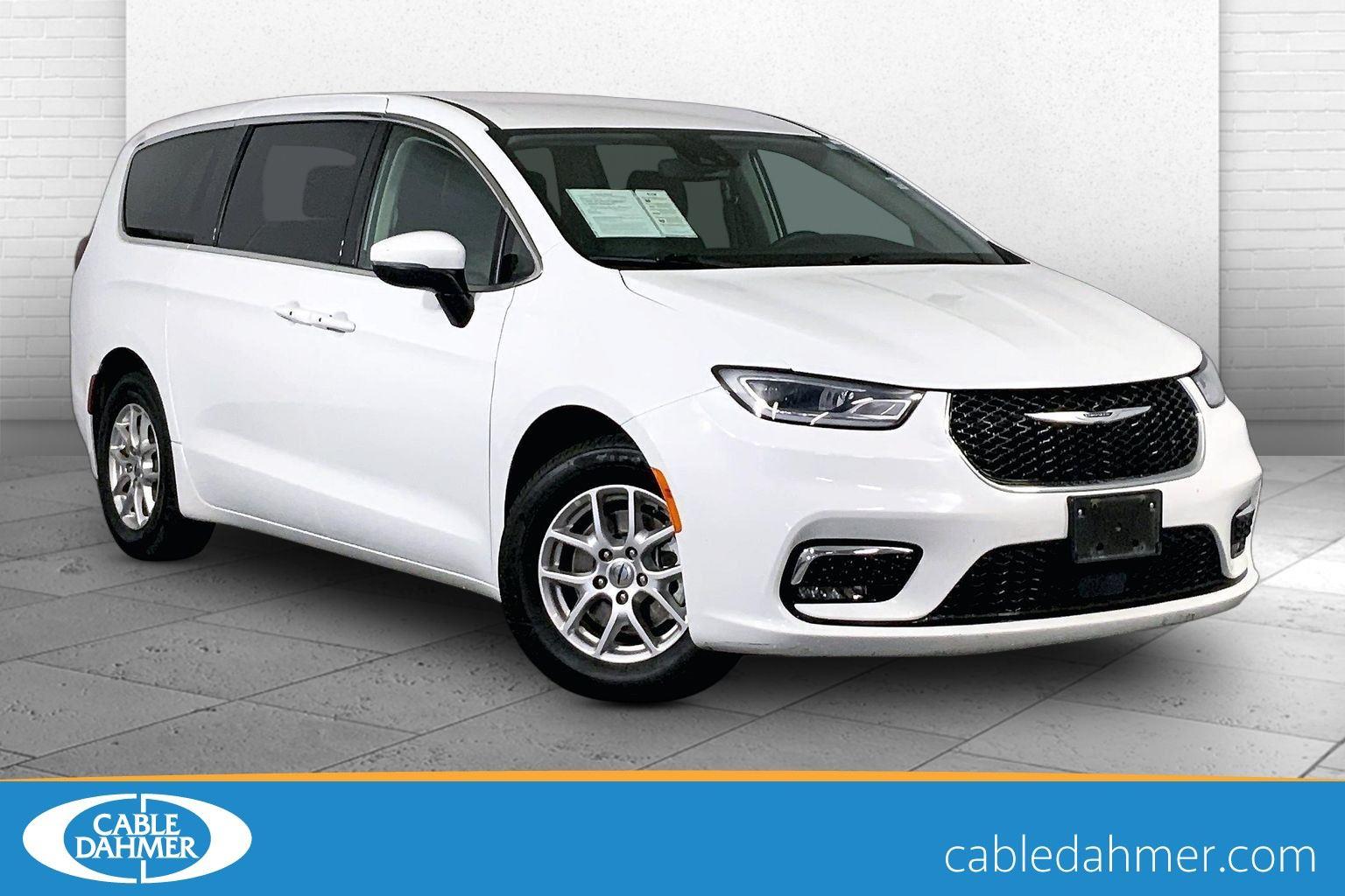 Used 2023 Chrysler Pacifica - photo 1