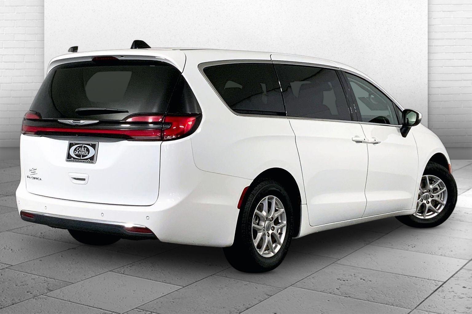 Used 2023 Chrysler Pacifica - photo 15
