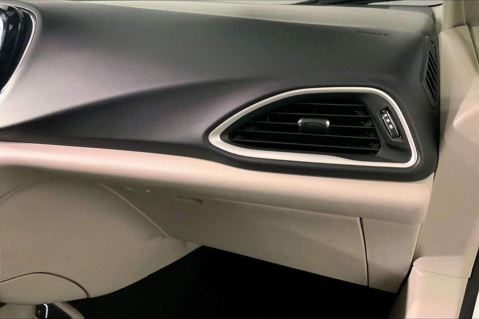 Used 2023 Chrysler Pacifica - photo 18