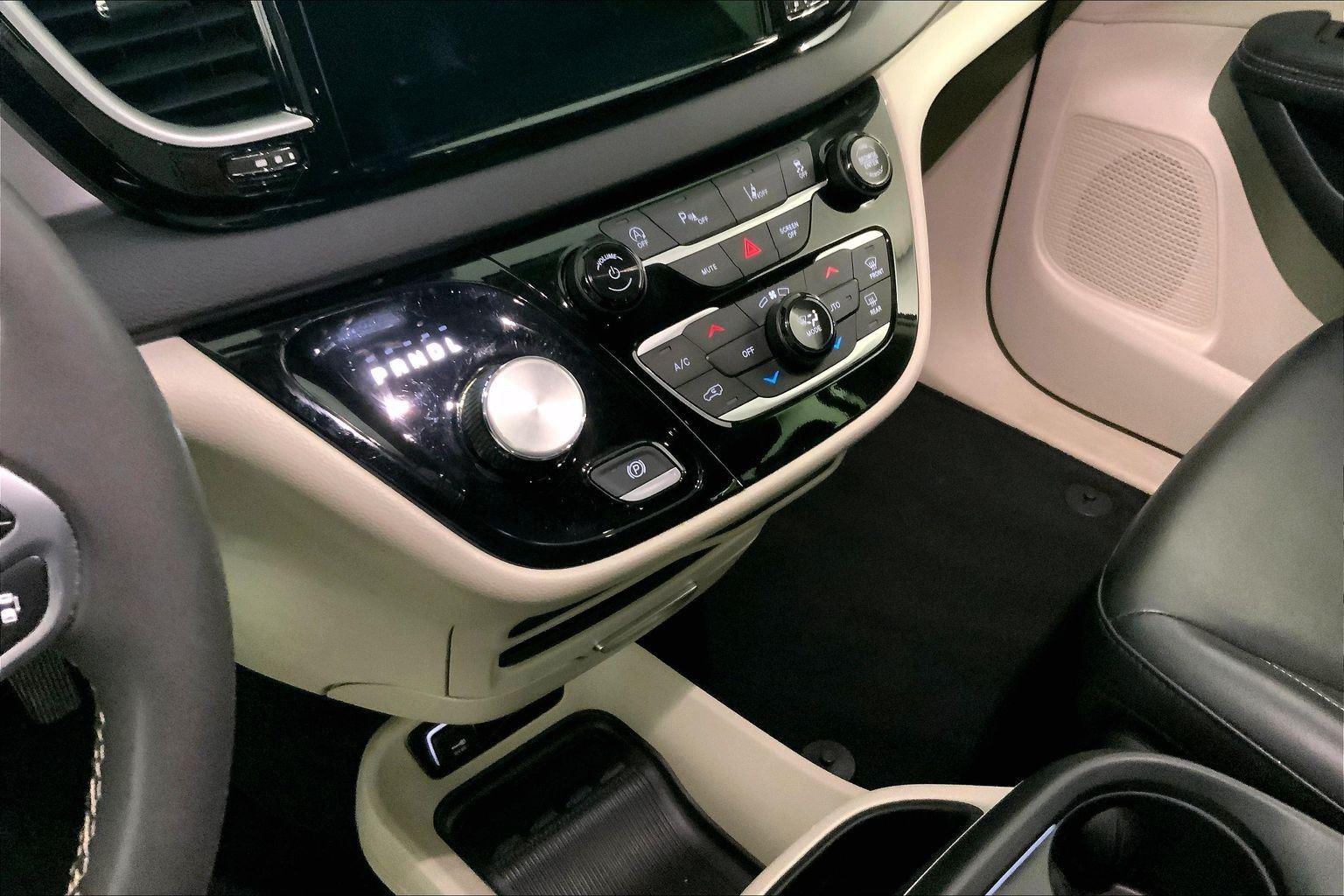 Used 2023 Chrysler Pacifica - photo 19