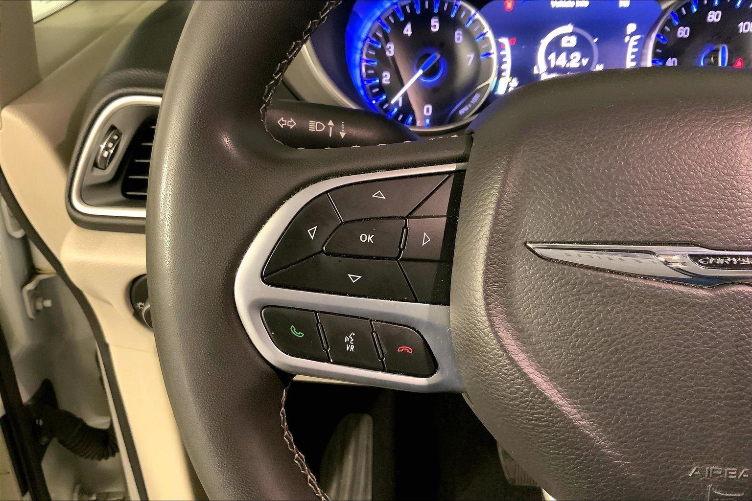 Used 2023 Chrysler Pacifica - photo 20