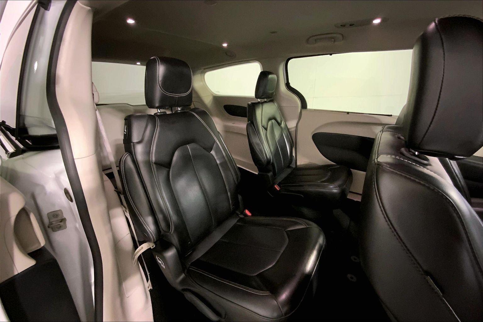Used 2023 Chrysler Pacifica - photo 25