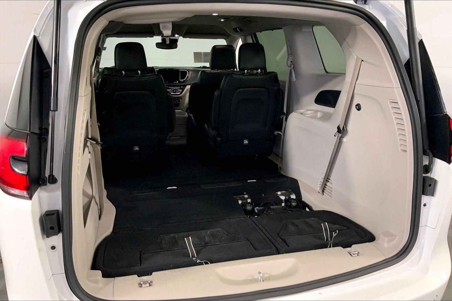 Used 2023 Chrysler Pacifica - photo 6