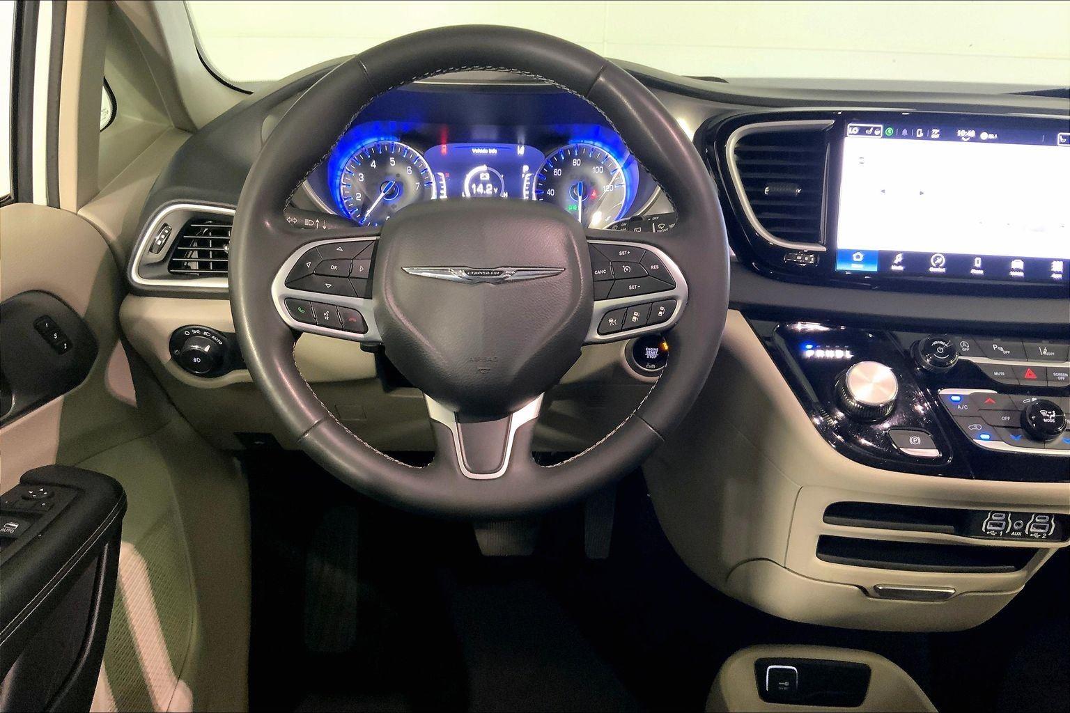 Used 2023 Chrysler Pacifica - photo 7