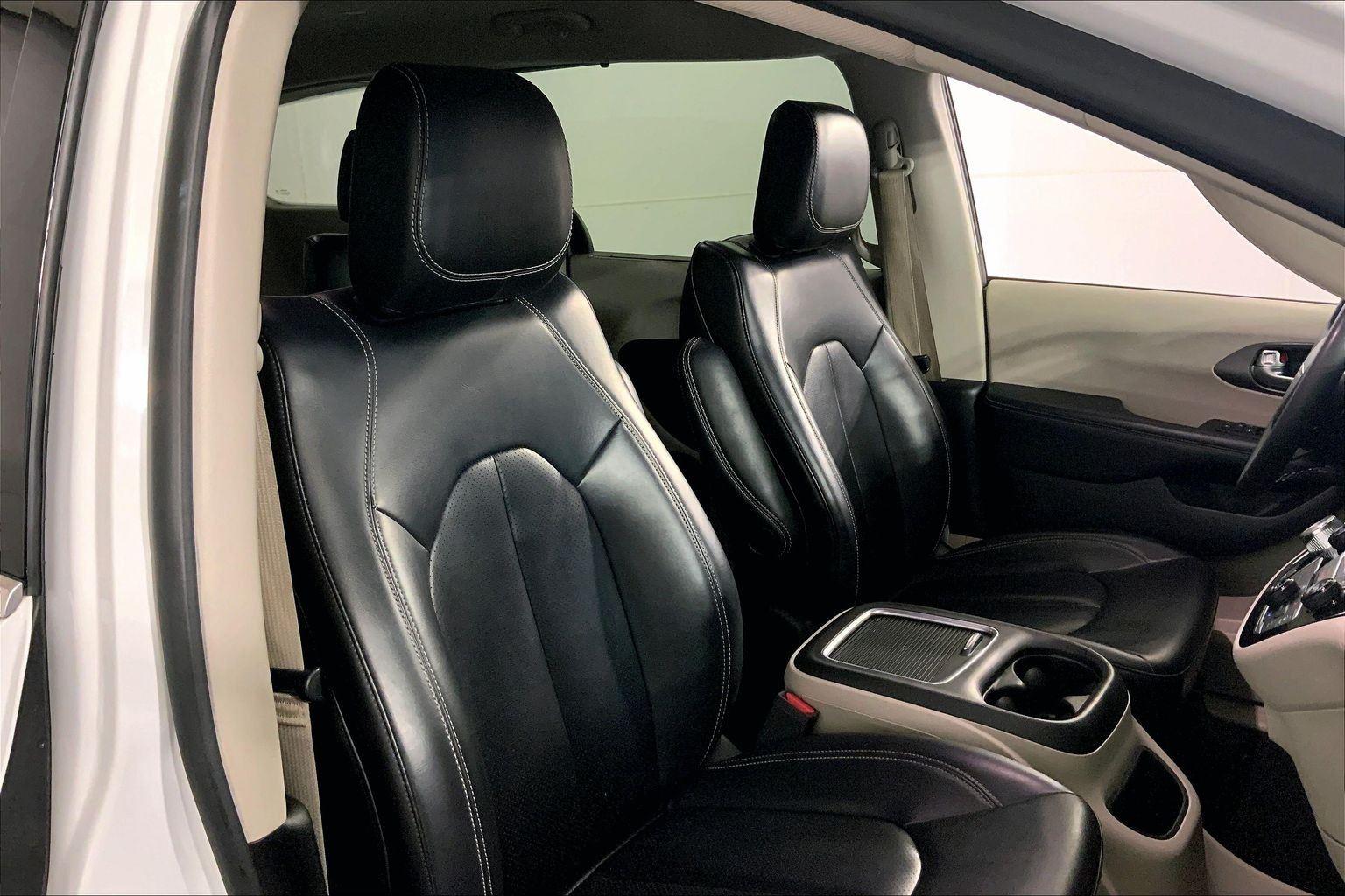 Used 2023 Chrysler Pacifica - photo 9
