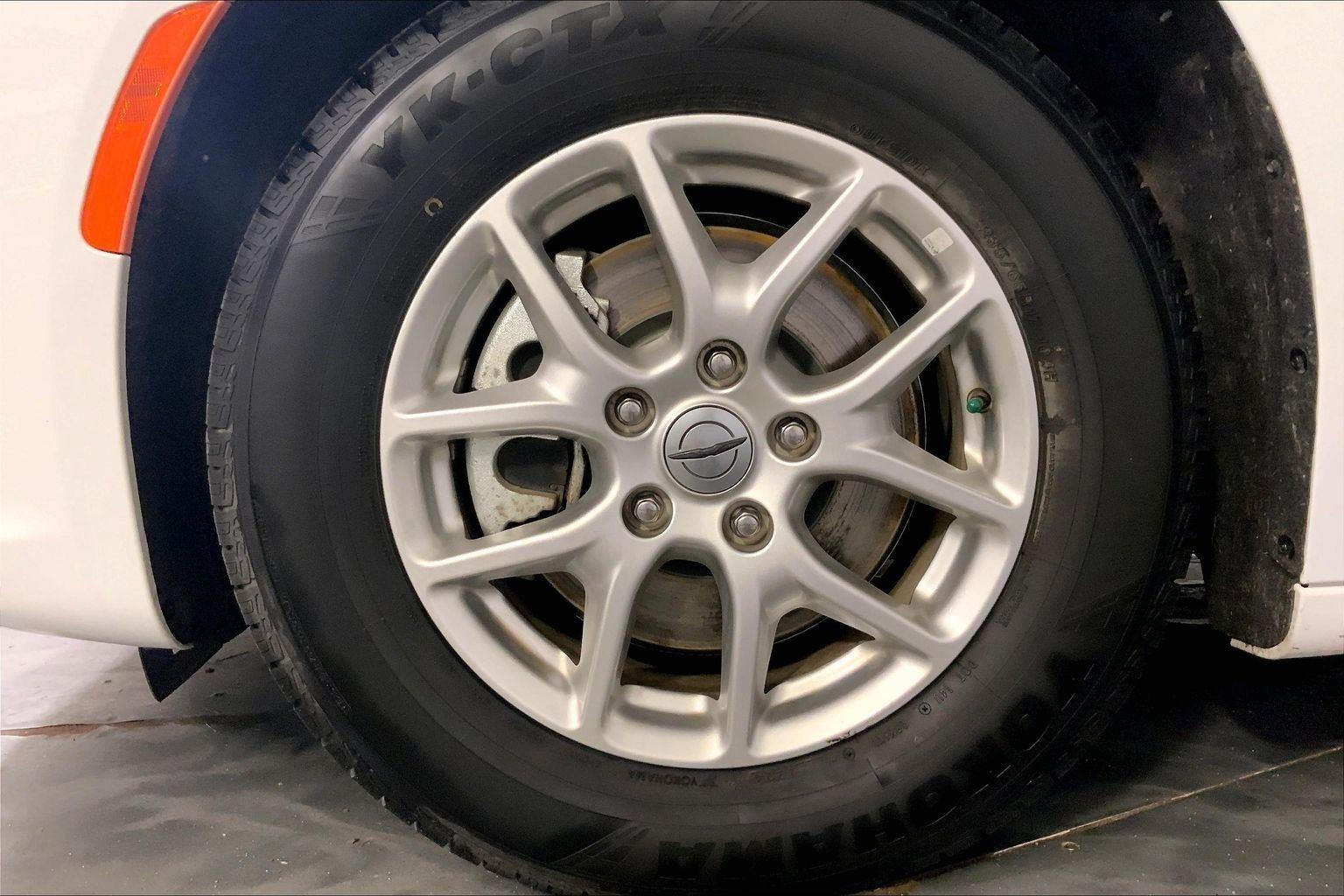 Used 2023 Chrysler Pacifica - photo 11