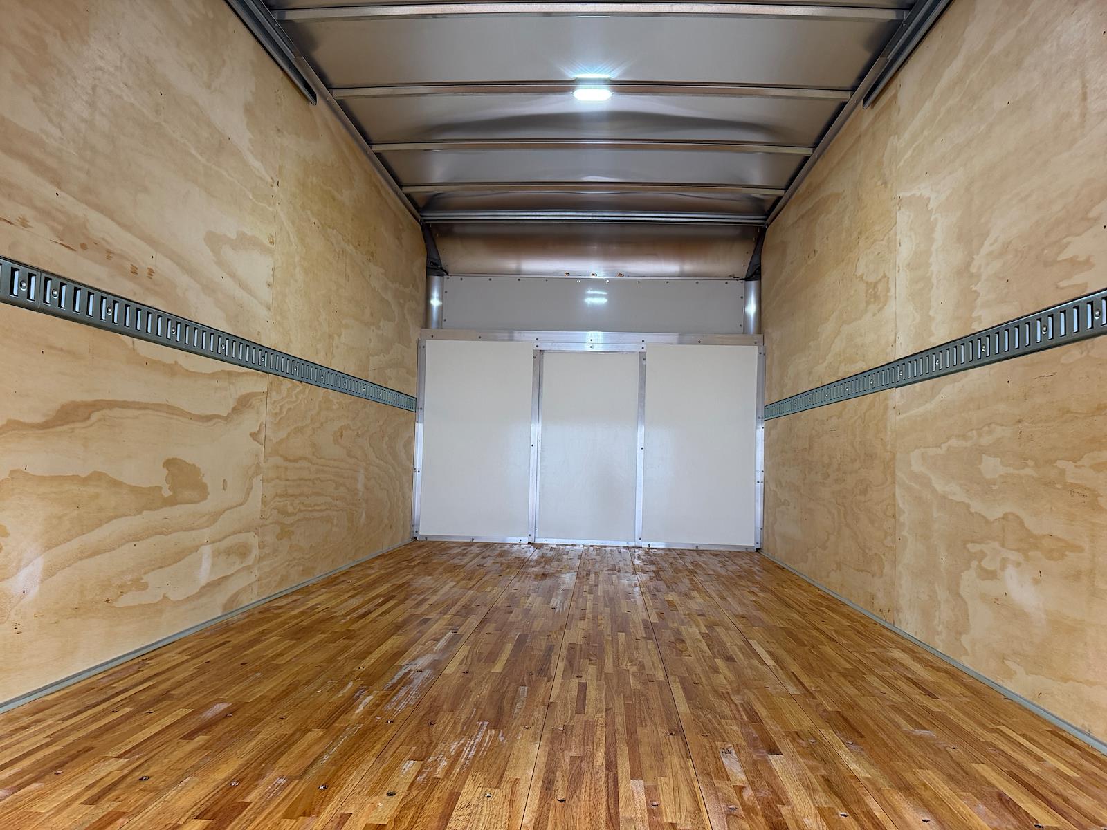 New 2027 Ford E-450 - photo 2