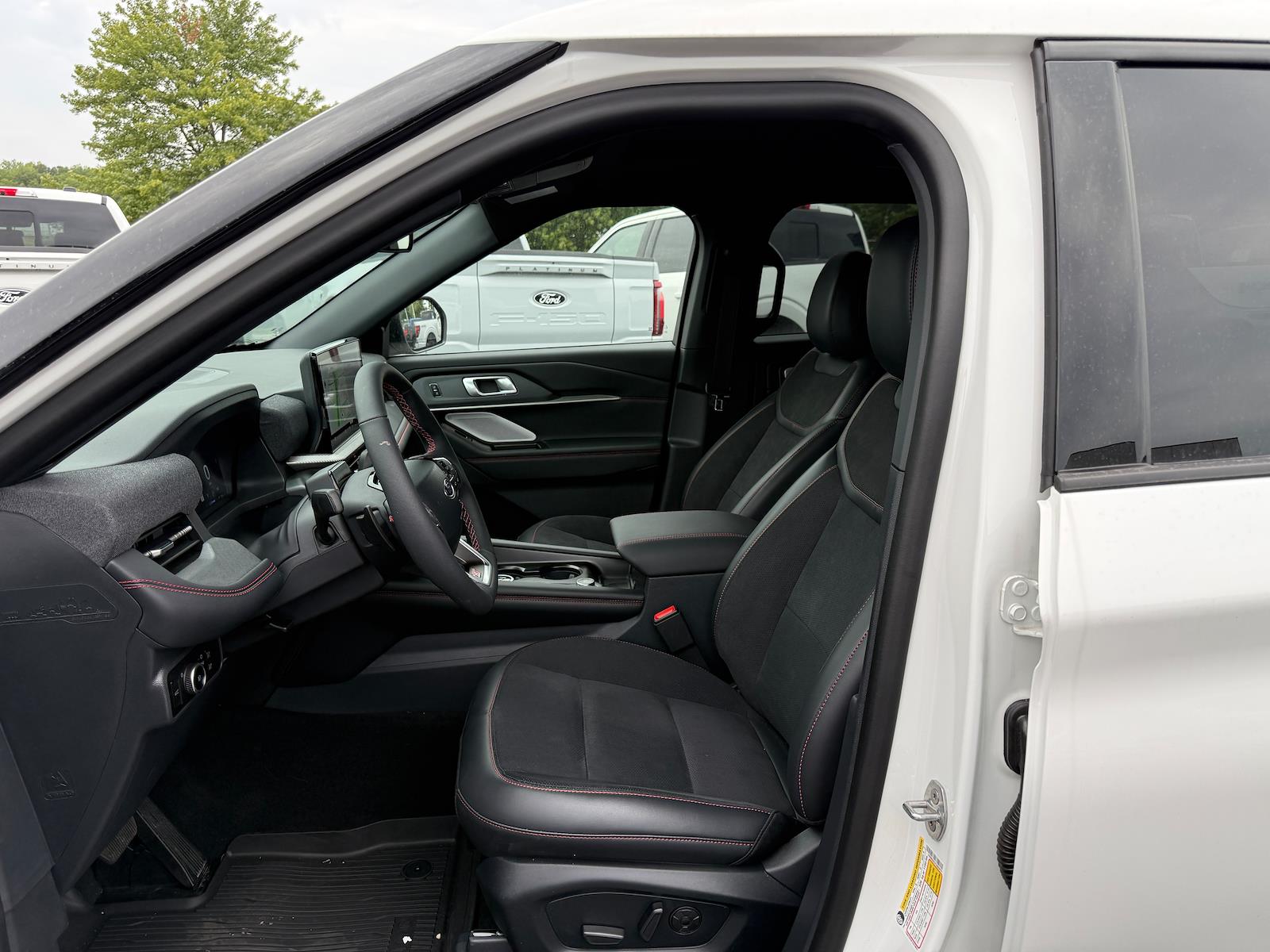 New 2026 Ford Explorer - photo 2