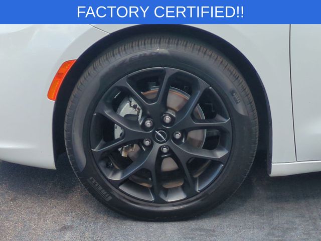 Used 2025 Chrysler Pacifica - photo 12