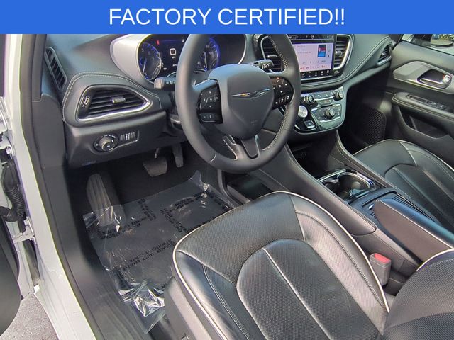 Used 2025 Chrysler Pacifica - photo 14