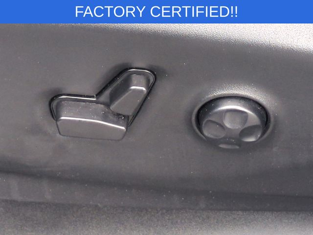Used 2025 Chrysler Pacifica - photo 26