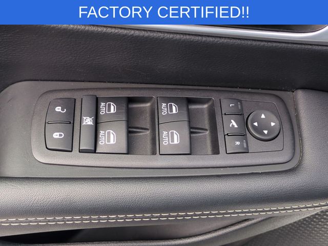 Used 2025 Chrysler Pacifica - photo 28