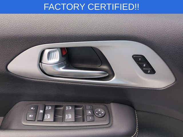 Used 2025 Chrysler Pacifica - photo 29