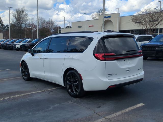 Used 2025 Chrysler Pacifica - photo 2