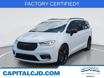 Used 2025 Chrysler Pacifica - photo 1