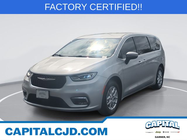 Used 2023 Chrysler Pacifica - photo 1