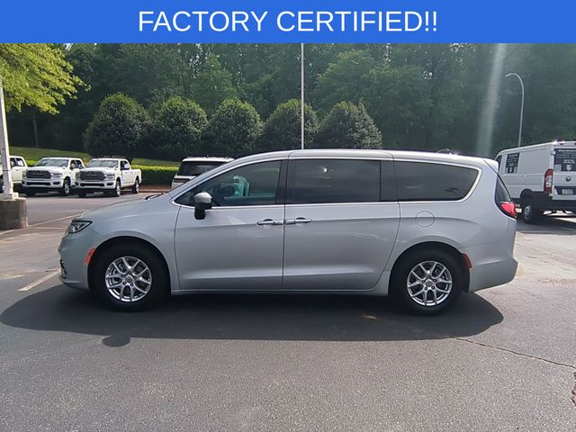 Used 2023 Chrysler Pacifica - photo 6