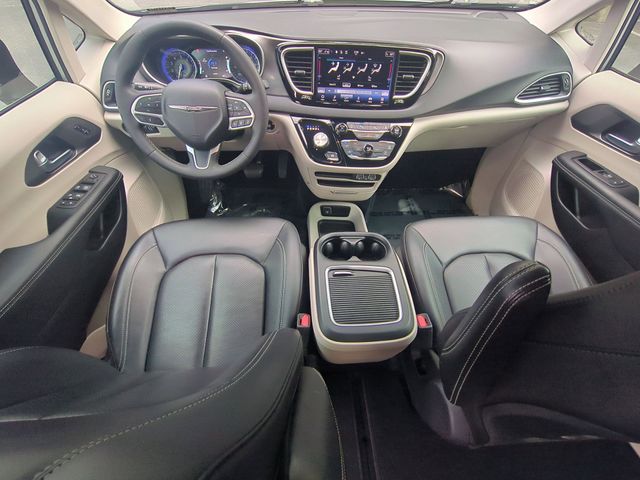Used 2023 Chrysler Pacifica - photo 32