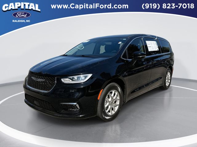 Used 2024 Chrysler Pacifica - photo 1
