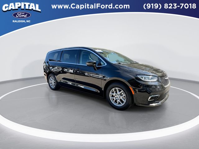 Used 2024 Chrysler Pacifica - photo 6