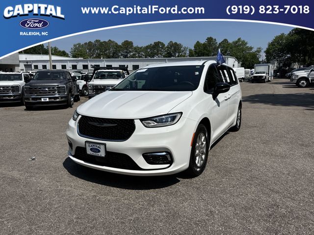 Used 2024 Chrysler Pacifica - photo 22