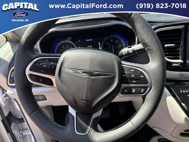 Used 2024 Chrysler Pacifica - photo 13