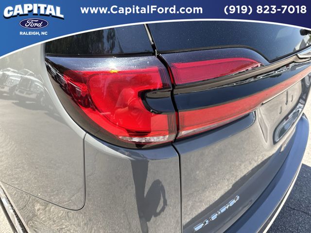 Used 2023 Chrysler Pacifica - photo 5