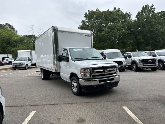 New 2027 Ford E-350 - photo 6