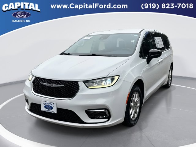 Used 2024 Chrysler Pacifica - photo 1