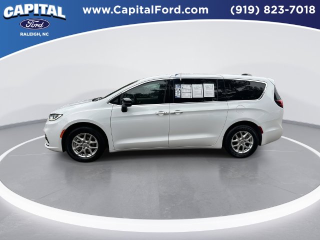 Used 2024 Chrysler Pacifica - photo 2