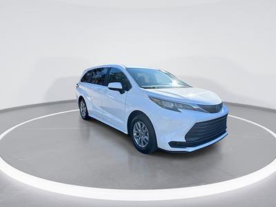 Used 2024 Toyota Sienna - photo 1