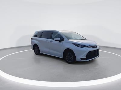 Used 2024 Toyota Sienna - photo 1