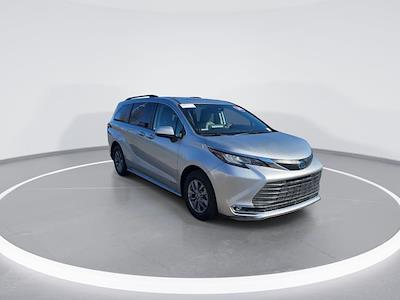 Used 2021 Toyota Sienna - photo 1